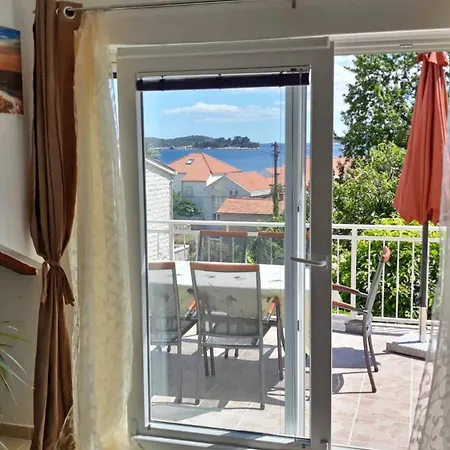 Clementina Sunrise Apartman *